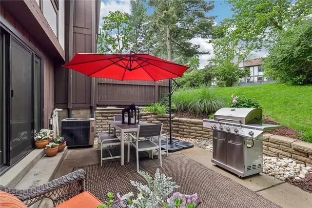 109 Forest Edge Drive gallery image 8