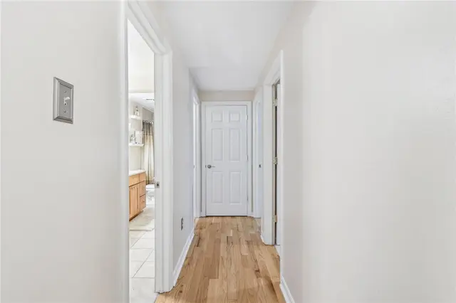 109 Forest Edge Drive gallery image 11