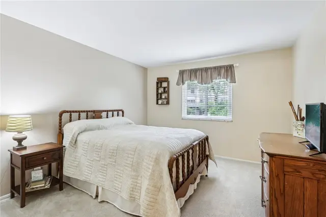 109 Forest Edge Drive gallery image 15