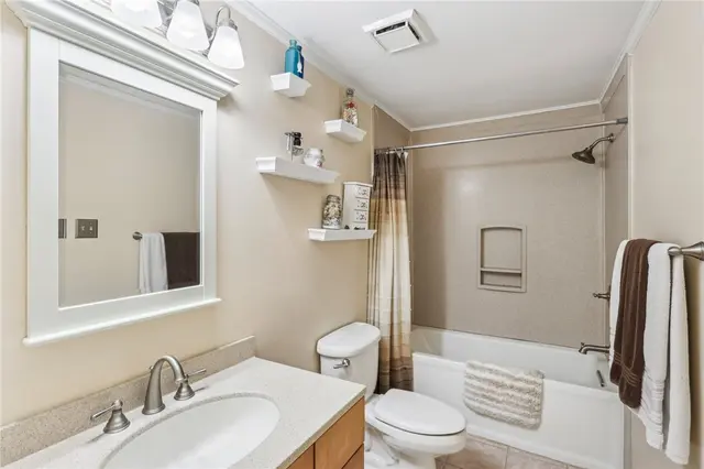 109 Forest Edge Drive gallery image 17