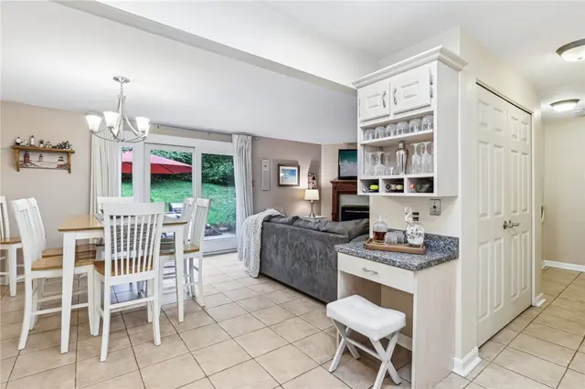 109 Forest Edge Drive gallery image 18