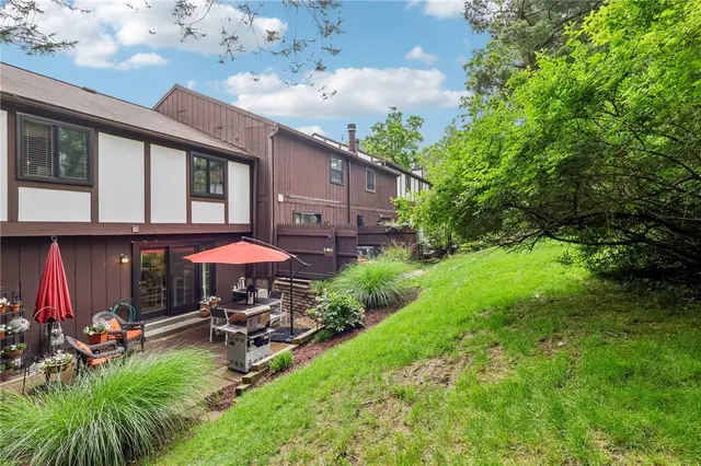 109 Forest Edge Drive gallery image 37