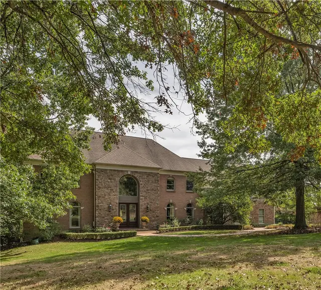 109 Lakeland Dr gallery image 2