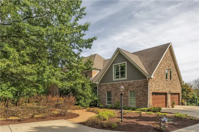 109 Lakeland Dr gallery image 4