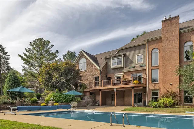 109 Lakeland Dr gallery image 6
