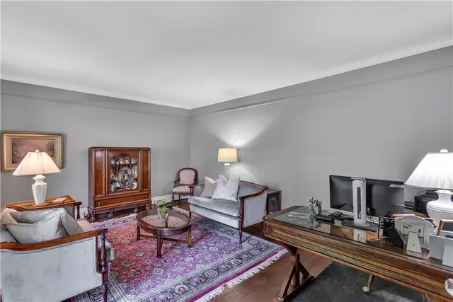 109 Lakeland Dr gallery image 11