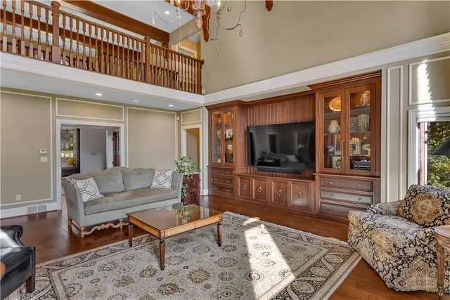 109 Lakeland Dr gallery image 14