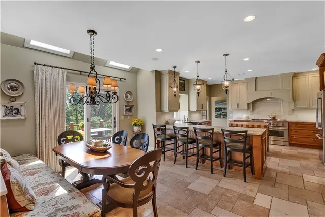 109 Lakeland Dr gallery image 16