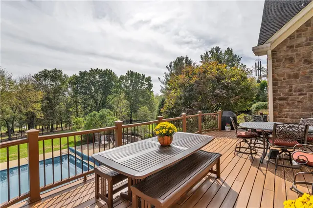 109 Lakeland Dr gallery image 17