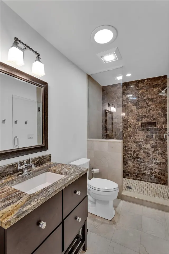109 Lakeland Dr gallery image 35