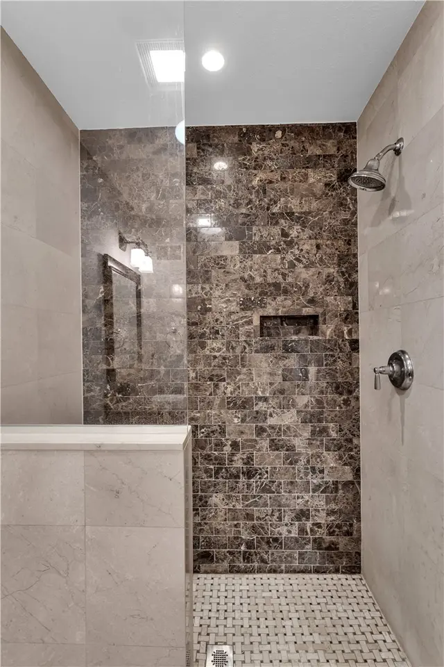 109 Lakeland Dr gallery image 40