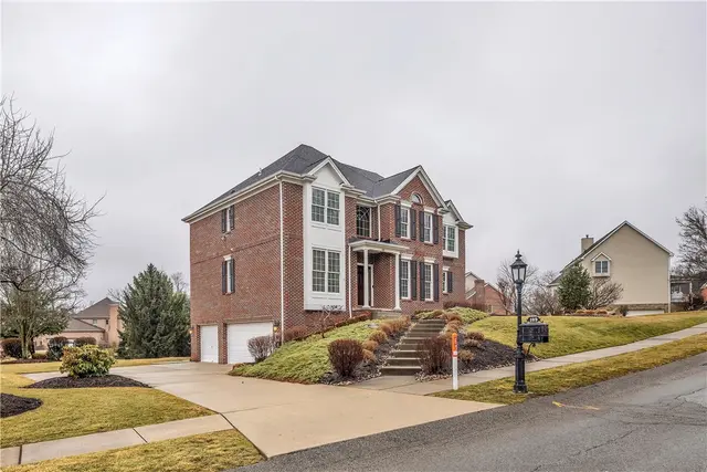 109 Oakview Dr gallery image 3
