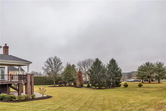 109 Oakview Dr gallery image 5