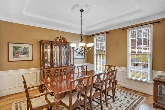 109 Oakview Dr gallery image 9