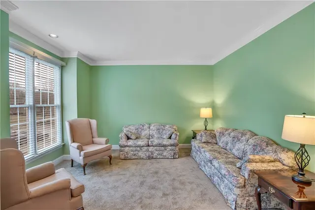 109 Oakview Dr gallery image 10