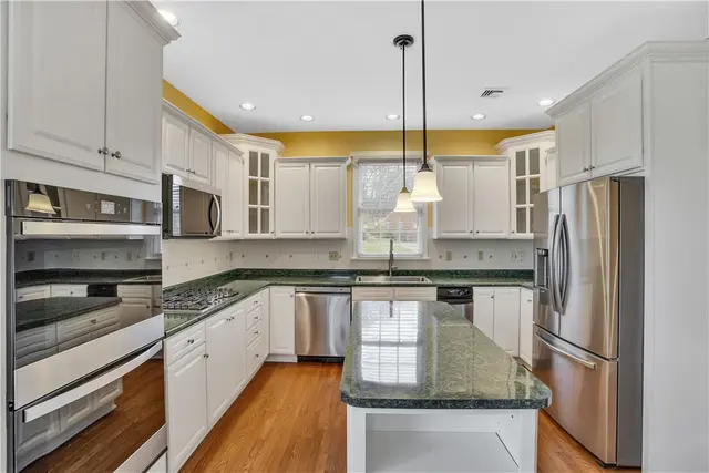 109 Oakview Dr gallery image 19