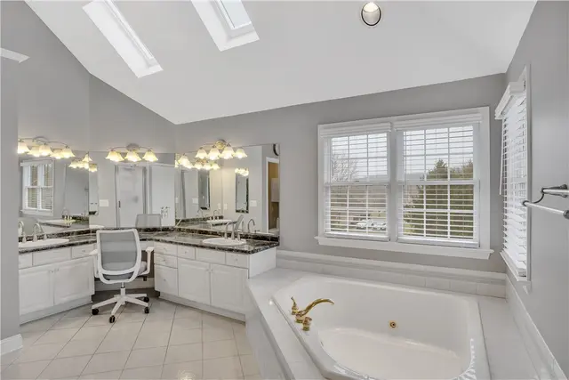 109 Oakview Dr gallery image 29