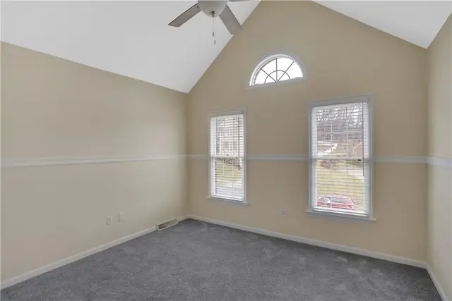 109 Oakview Dr gallery image 31