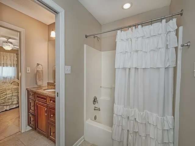 109 Ontario Court gallery image 32