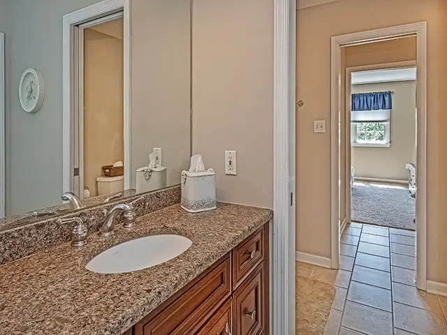 109 Ontario Court gallery image 33