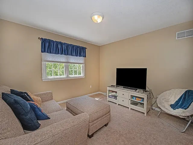 109 Ontario Court gallery image 34