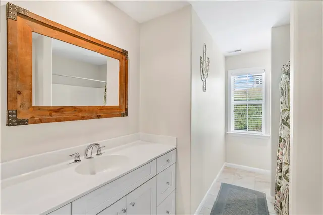 109 Overbrook Dr gallery image 11