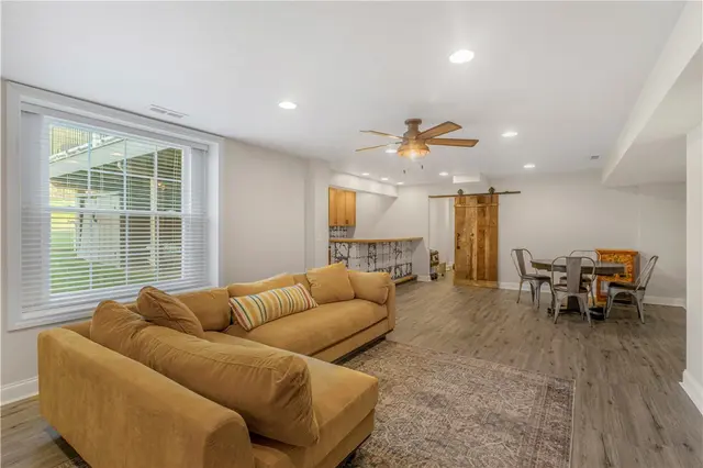 109 Overbrook Dr gallery image 32