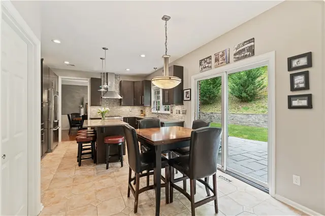 109 Radcliff Dr gallery image 4
