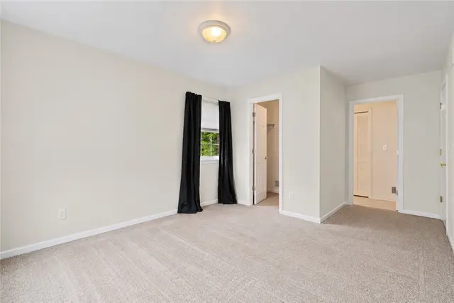 109 Radcliff Dr gallery image 9