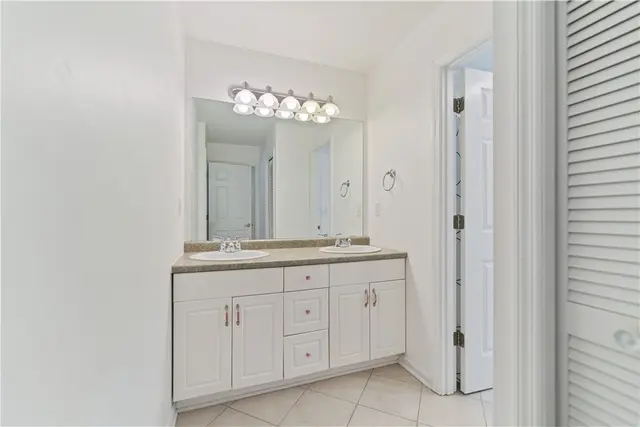 109 Radcliff Dr gallery image 10