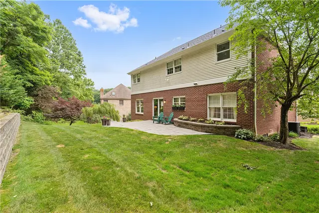 109 Radcliff Dr gallery image 20