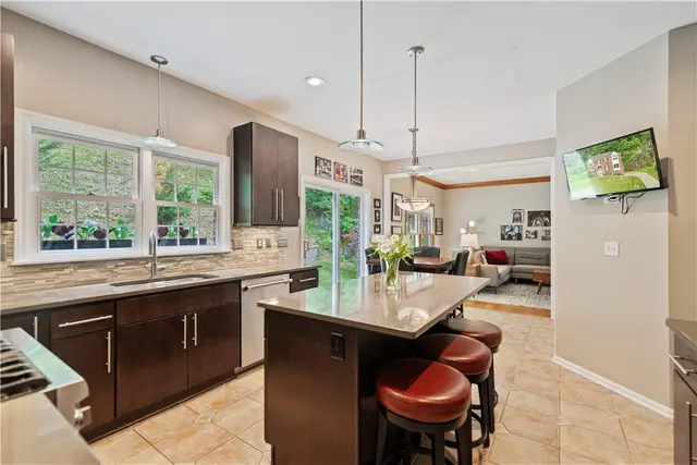109 Radcliff Dr gallery image 26