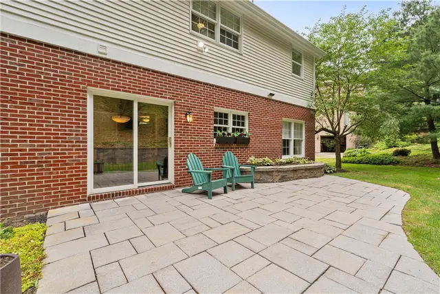 109 Radcliff Dr gallery image 33