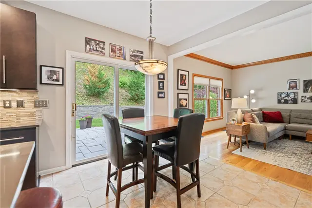 109 Radcliff Dr gallery image 34