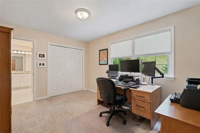 109 Radcliff Dr gallery image 38