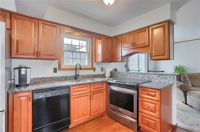 109 Woodbine Drive gallery image 7