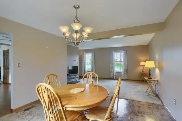 109 Woodbine Drive gallery image 15