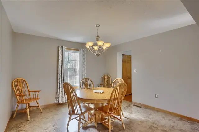 109 Woodbine Drive gallery image 17