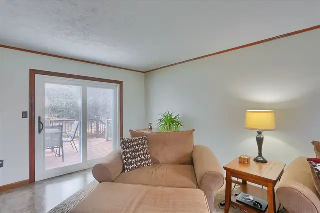 109 Woodbine Drive gallery image 19