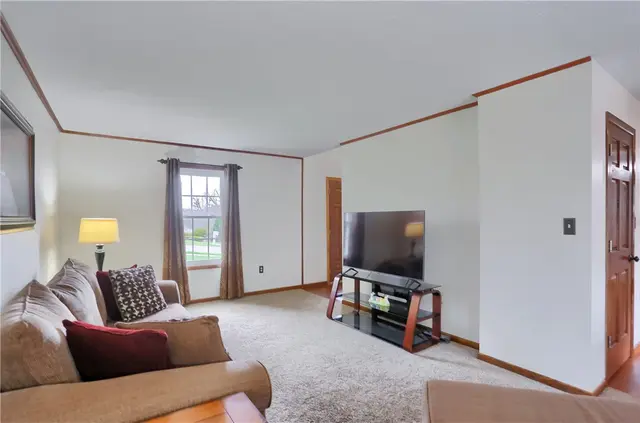 109 Woodbine Drive gallery image 20