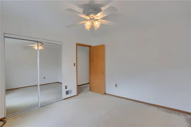 109 Woodbine Drive gallery image 34