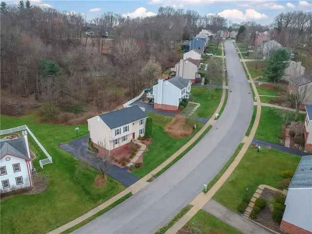 109 Woodbine Drive gallery image 42
