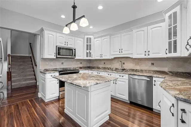 110 Aspen Ln gallery image 5