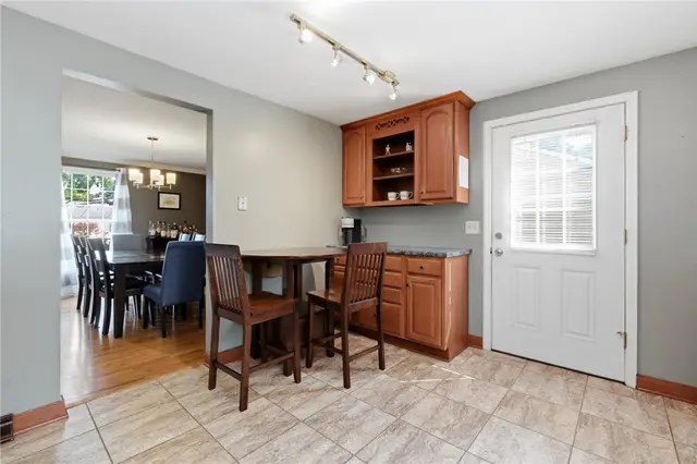 110 Cherrington Dr gallery image 3