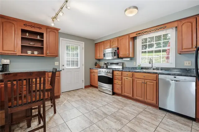 110 Cherrington Dr gallery image 9