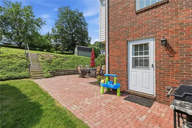 110 Cherrington Dr gallery image 13
