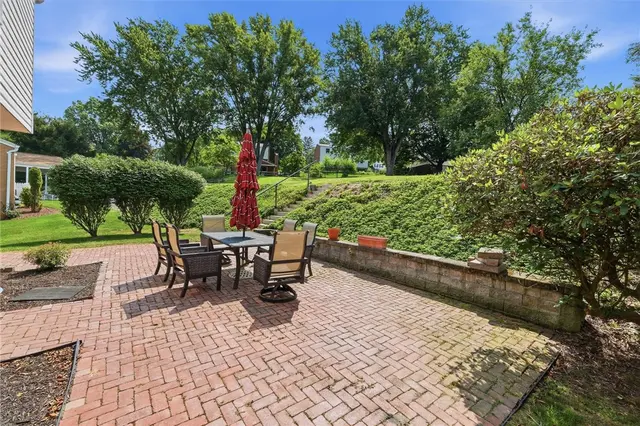110 Cherrington Dr gallery image 15