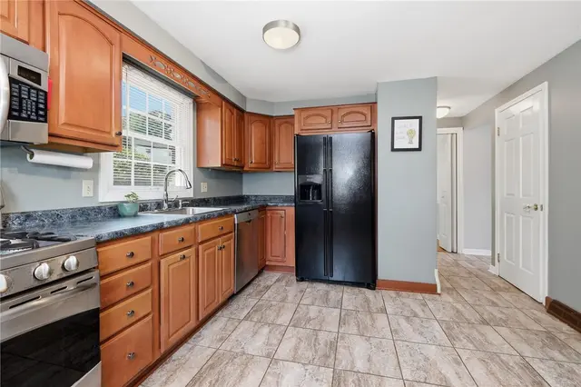 110 Cherrington Dr gallery image 16