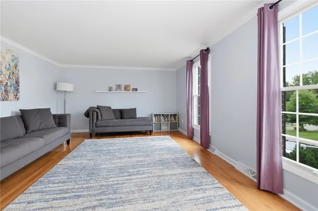 110 Cherrington Dr gallery image 23