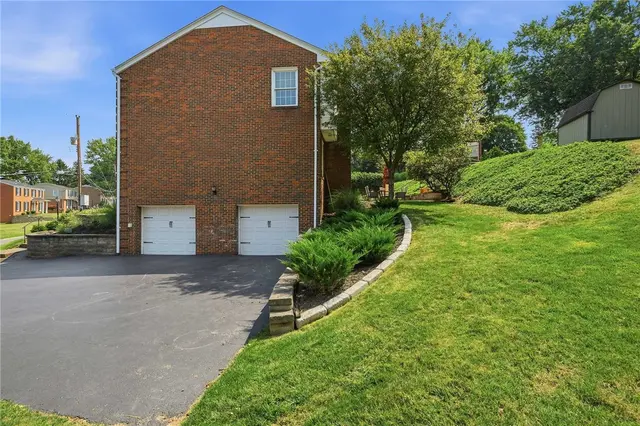 110 Cherrington Dr gallery image 27